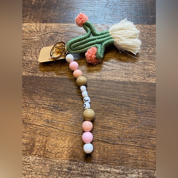 •Handmade• Cactus and macrame beaded keychain •WWJD• - Picture 5 of 5